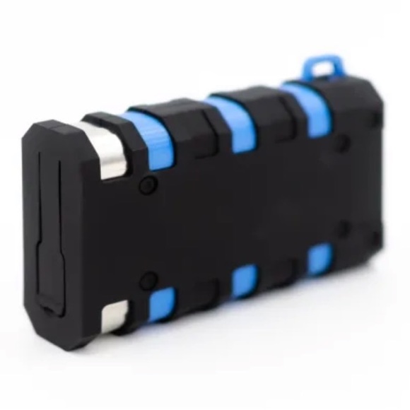 ALTEC LANSING Everything Proof Power Pack 3000mAh Powerbank, Blue - Picture 4 of 6